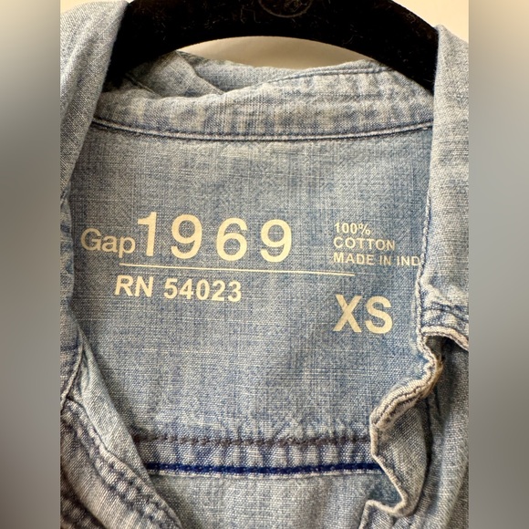 Gap Long Sleeve Denim Chambray Shirt - Picture 2 of 2